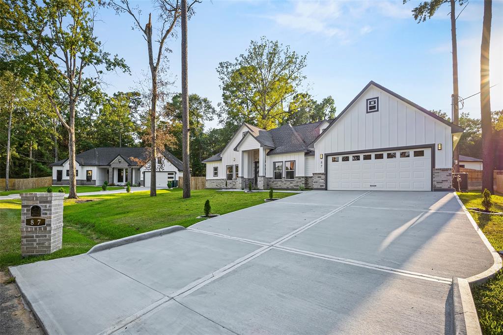 87 Lakeway Ct Court