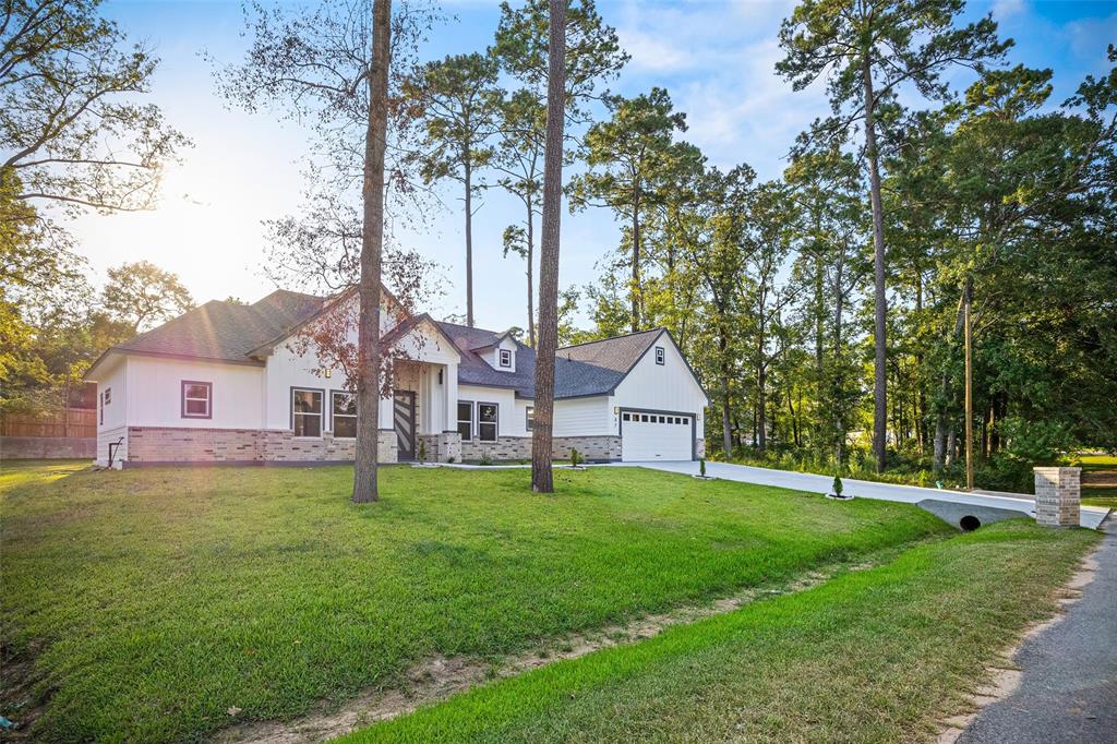 87 Lakeway Ct Court