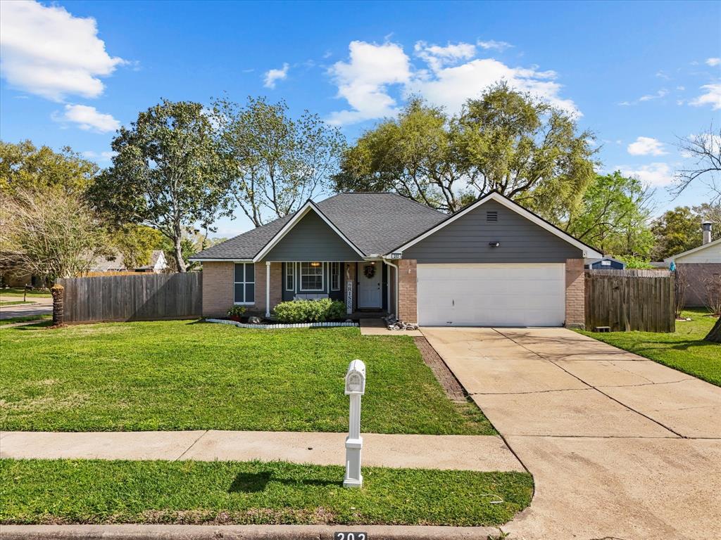 202 Morningside Drive, League City, Texas image 1