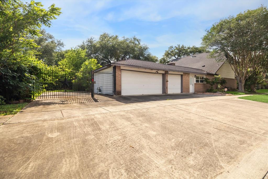 16201 Singapore Lane, Jersey Village, Texas image 12