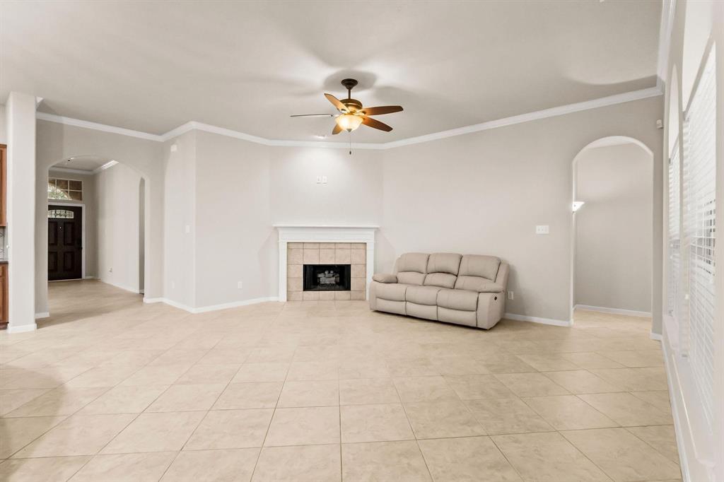 4306 Countrycrossing Drive, Spring, Texas image 4