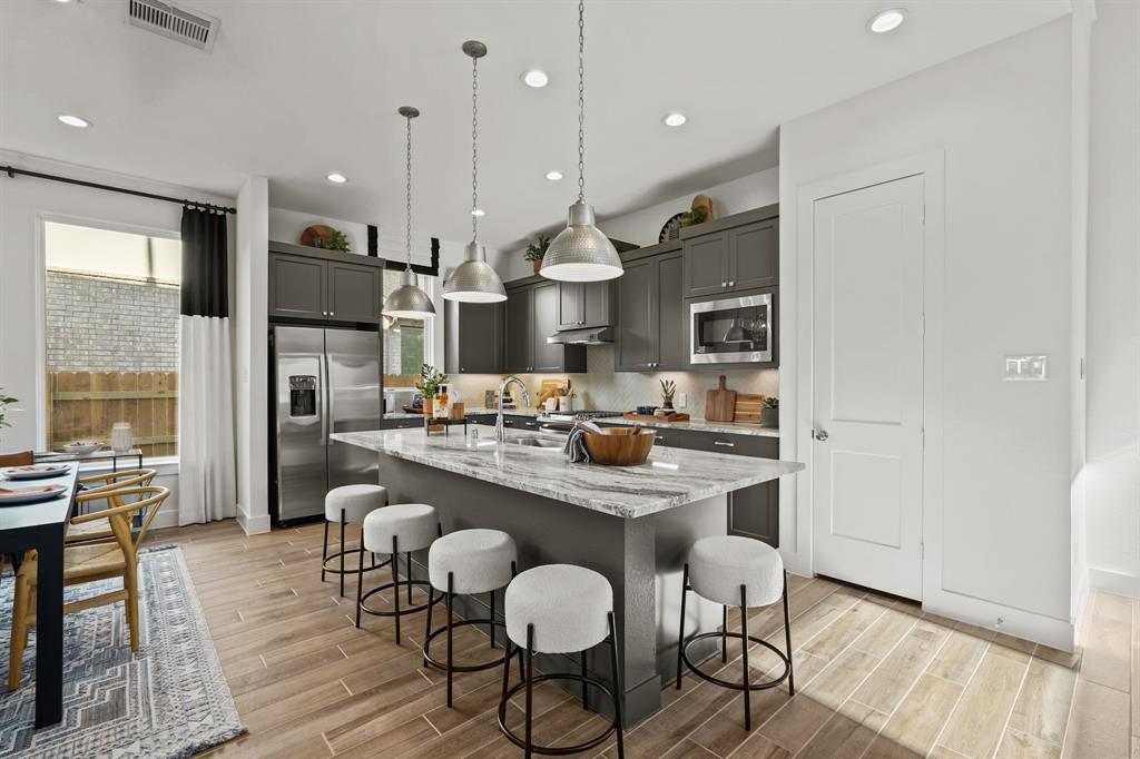 500 Dove Meadow Lane, Katy, Texas image 4