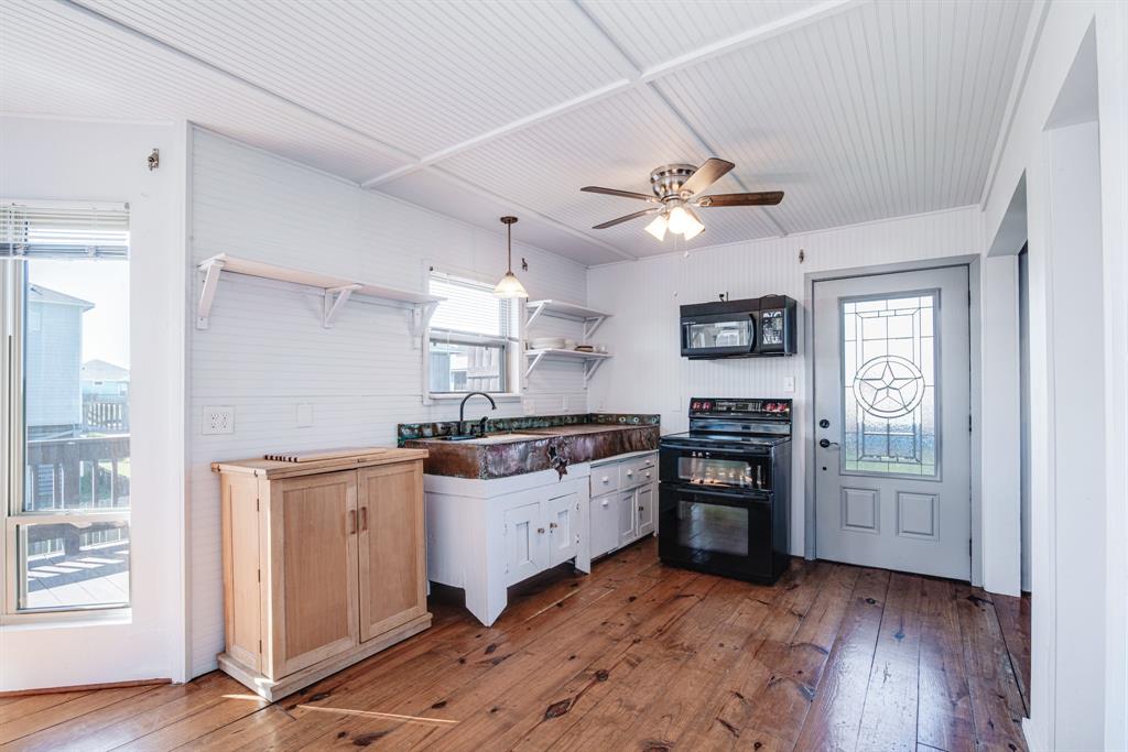 140 Ocean View Drive, Crystal Beach, Texas image 16