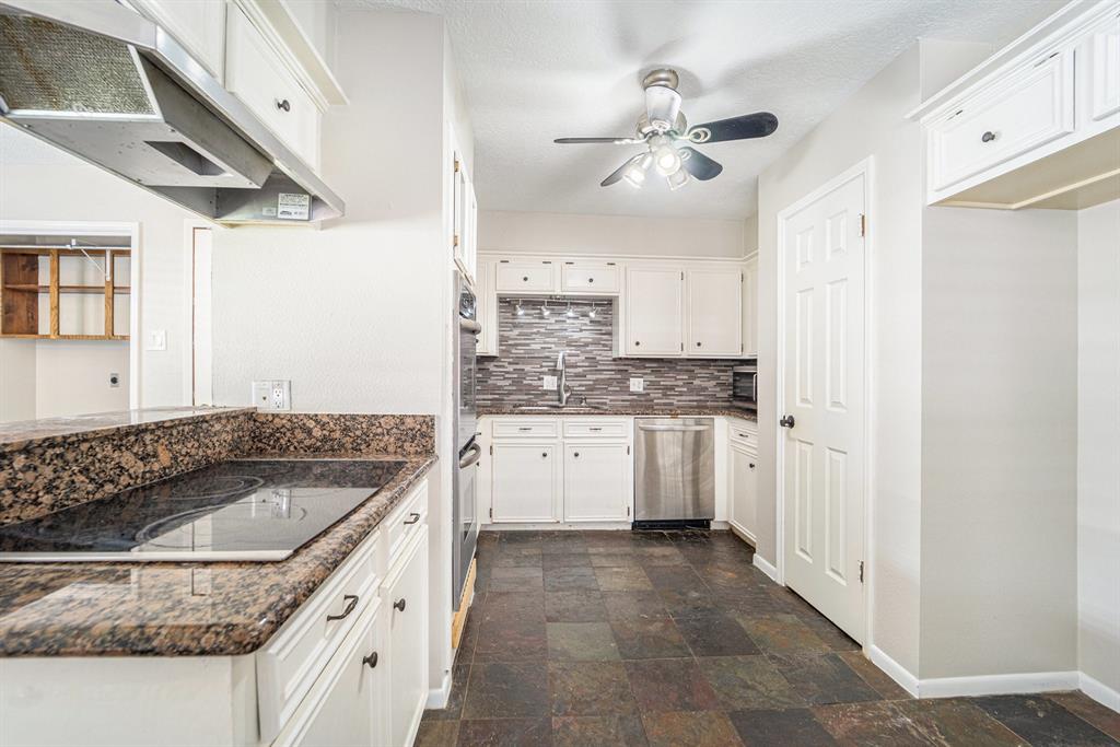 3608 Canterbury Drive, Baytown, Texas image 14