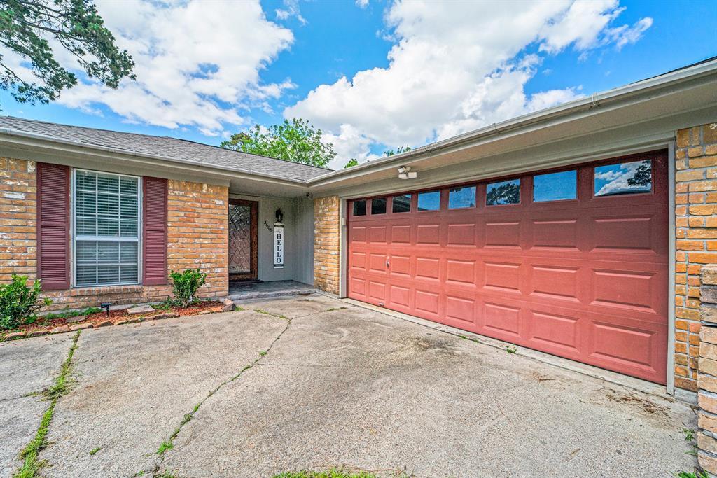 3608 Canterbury Drive, Baytown, Texas image 2