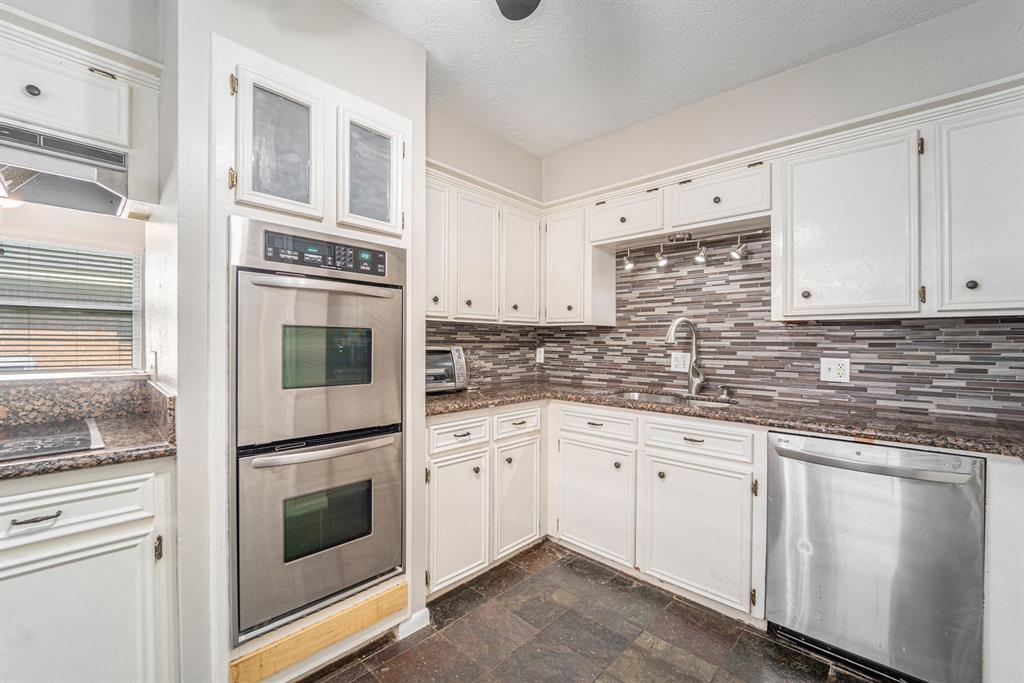 3608 Canterbury Drive, Baytown, Texas image 13
