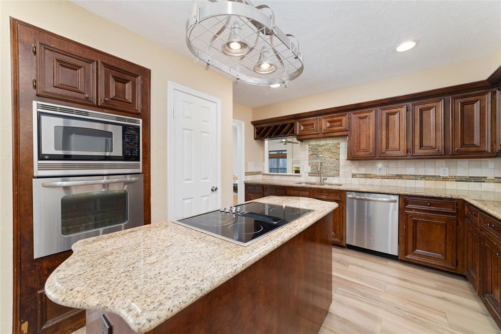 7238 N Hearthstone Green Drive, Houston, Texas image 13