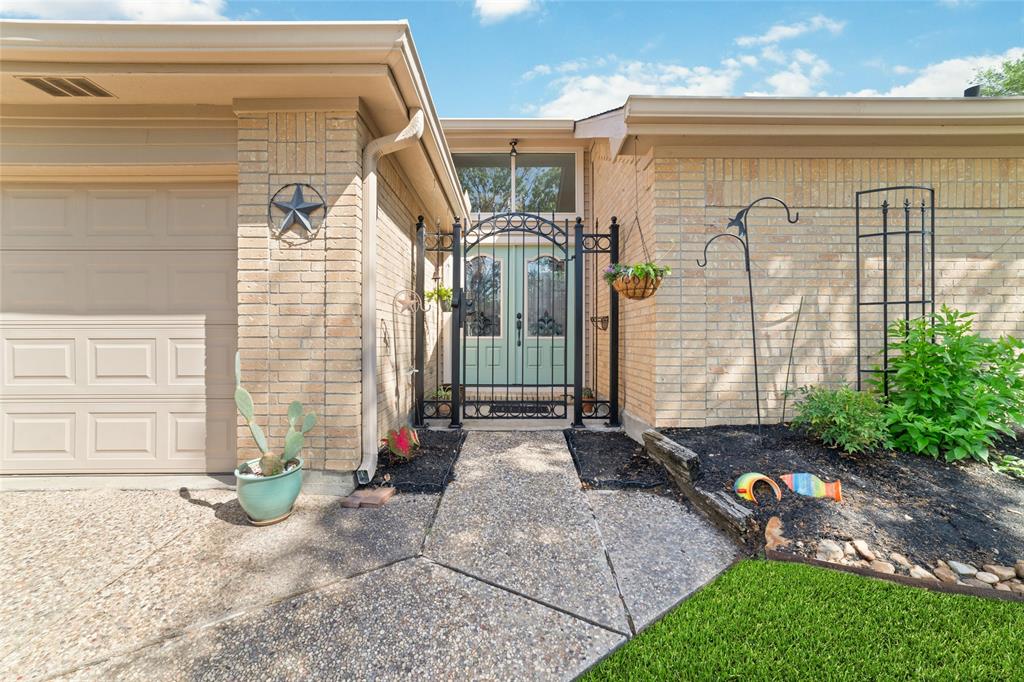 7238 N Hearthstone Green Drive, Houston, Texas image 4