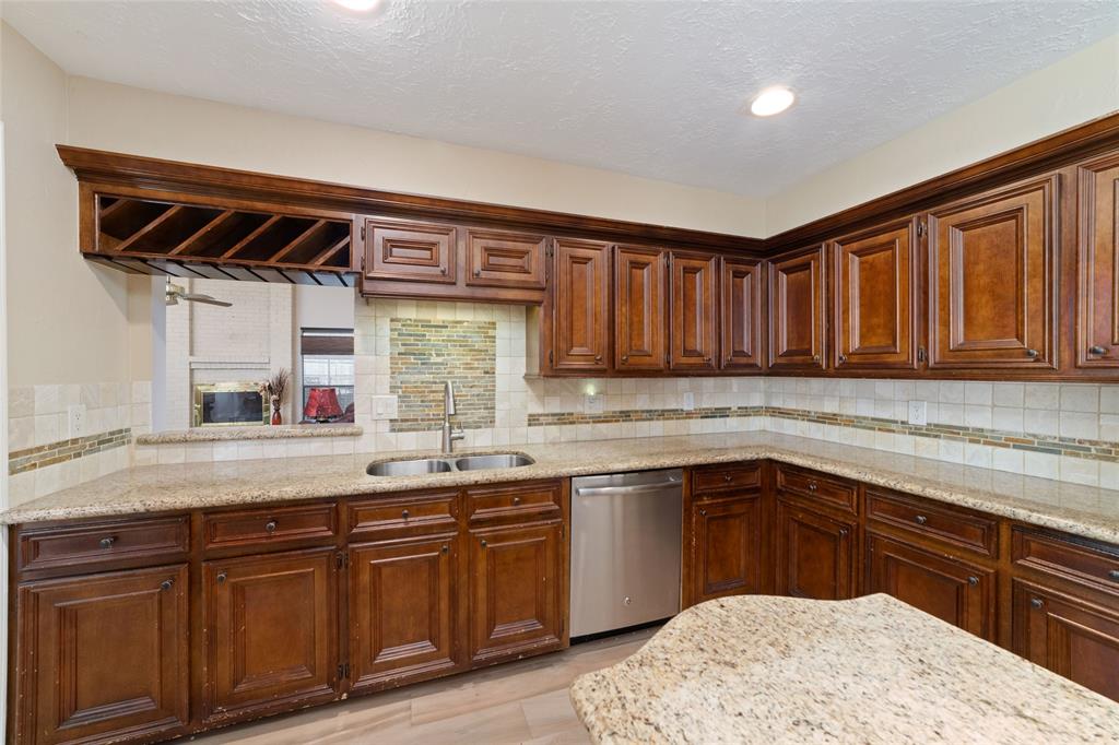 7238 N Hearthstone Green Drive, Houston, Texas image 11