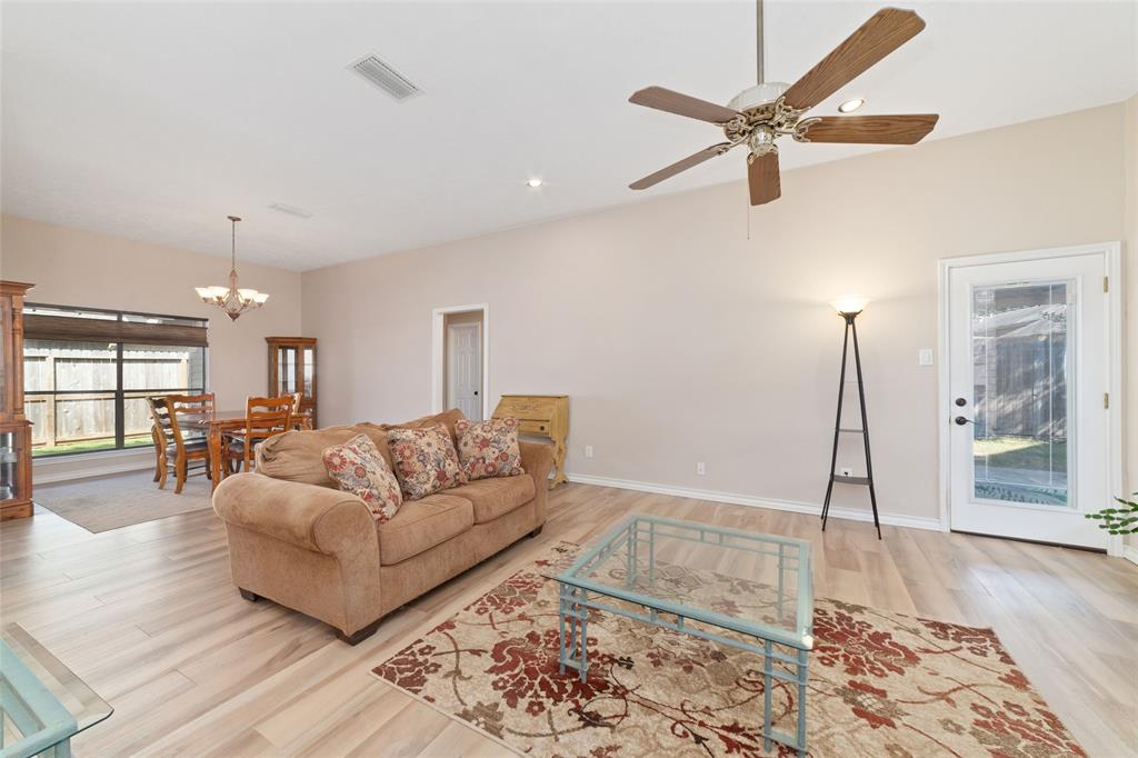 7238 N Hearthstone Green Drive, Houston, Texas image 7
