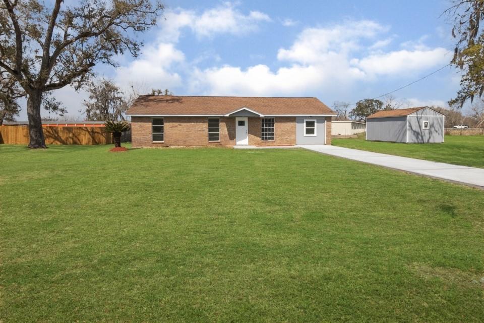 120 Hutson Lane, Brazoria, Texas image 1