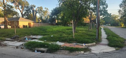 Photo of 5802 Westover Street, Houston, TX 77033 (MLS # 82622602)