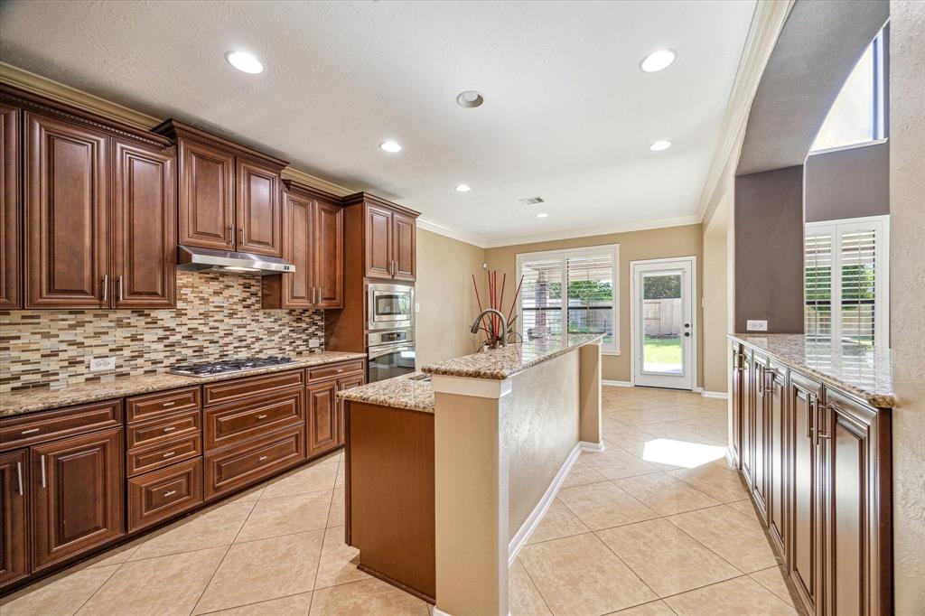 1211 Ancrum Hill Lane, Sugar Land, Texas image 9