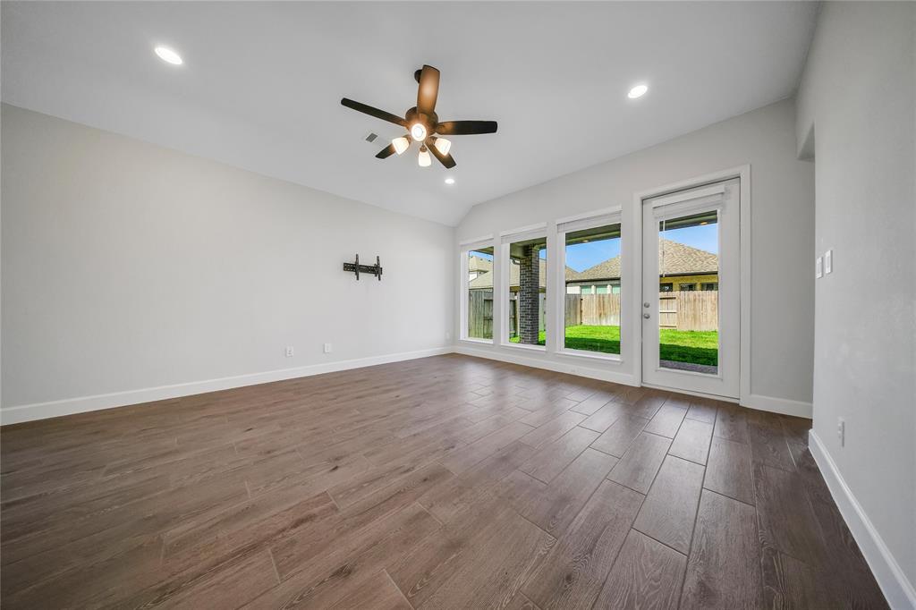 615 Sand Branch Drive, Conroe, Texas image 15