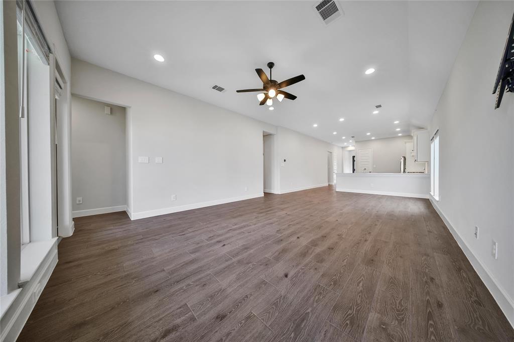 615 Sand Branch Drive, Conroe, Texas image 18