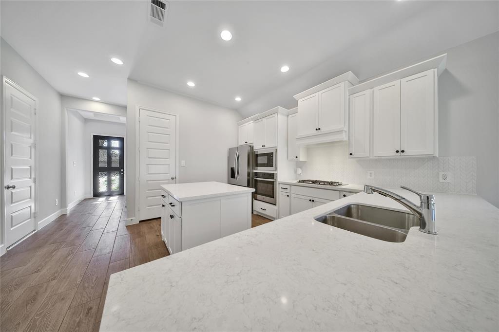 615 Sand Branch Drive, Conroe, Texas image 8