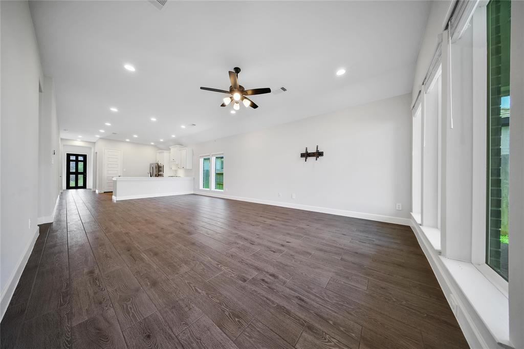 615 Sand Branch Drive, Conroe, Texas image 17