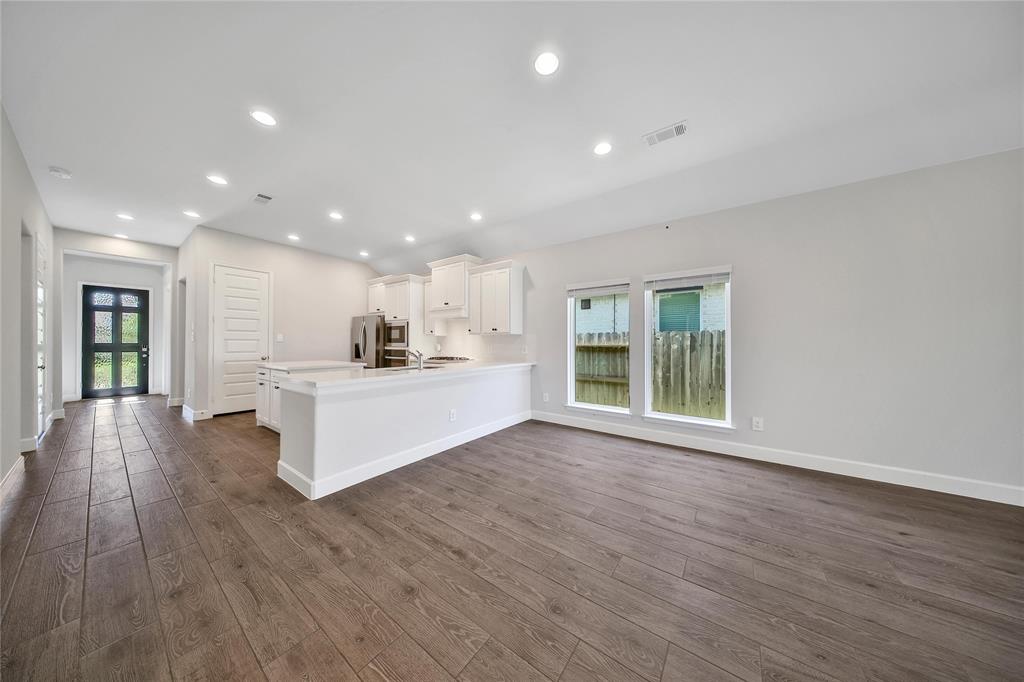 615 Sand Branch Drive, Conroe, Texas image 13