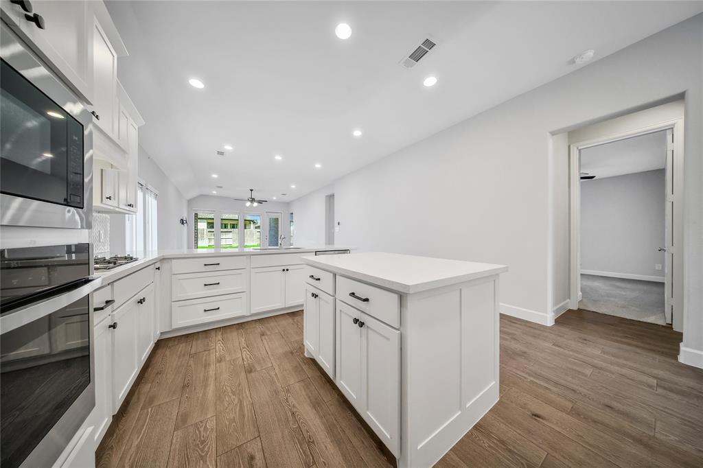 615 Sand Branch Drive, Conroe, Texas image 10