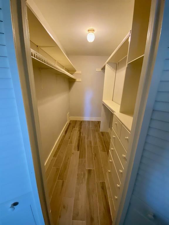807 Wax Myrtle Lane, Houston, Texas image 9