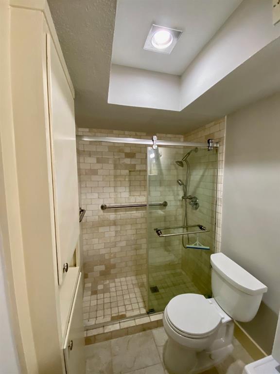 807 Wax Myrtle Lane, Houston, Texas image 7