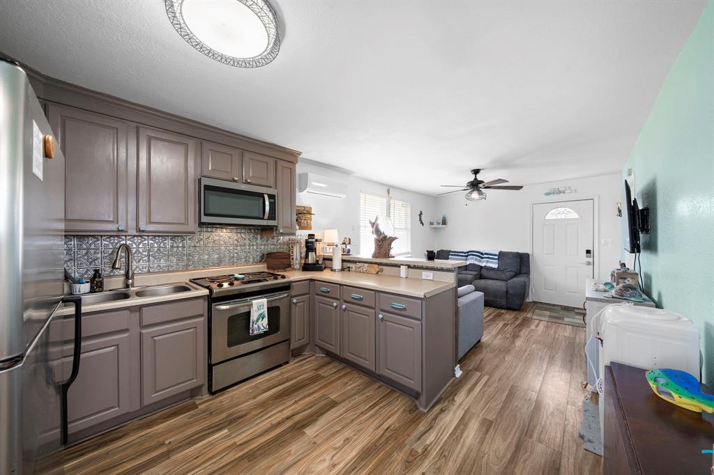 4720 Mallard Street, Hitchcock, Texas image 13