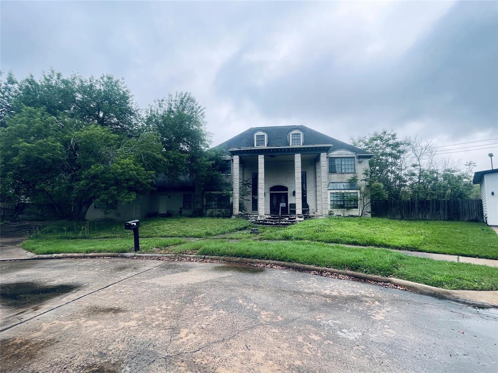 131 Squires Bend, Stafford, Texas image 1