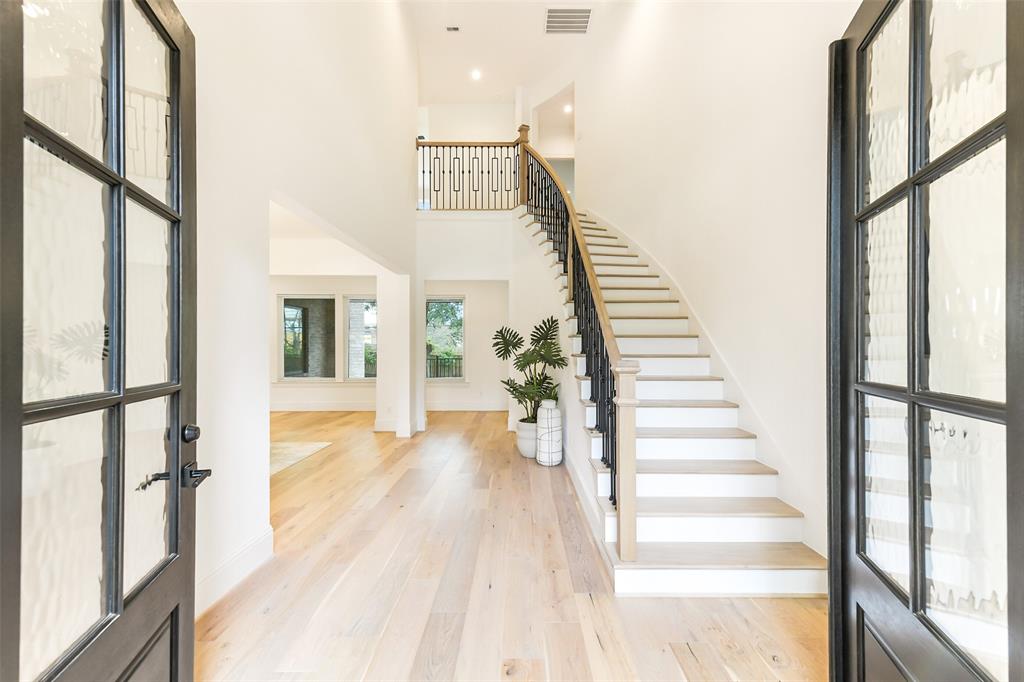 10902 Britoak Lane, Houston, Texas image 2