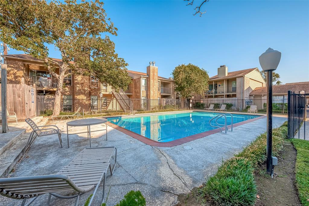 700 Thicket Lane #306, Houston, Texas image 2