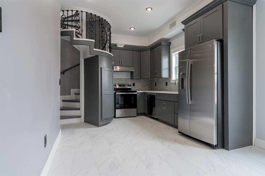 1801 Rosenberg 204