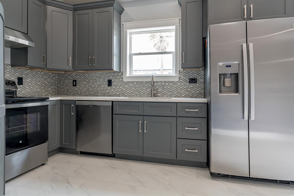 1801 Rosenberg 204