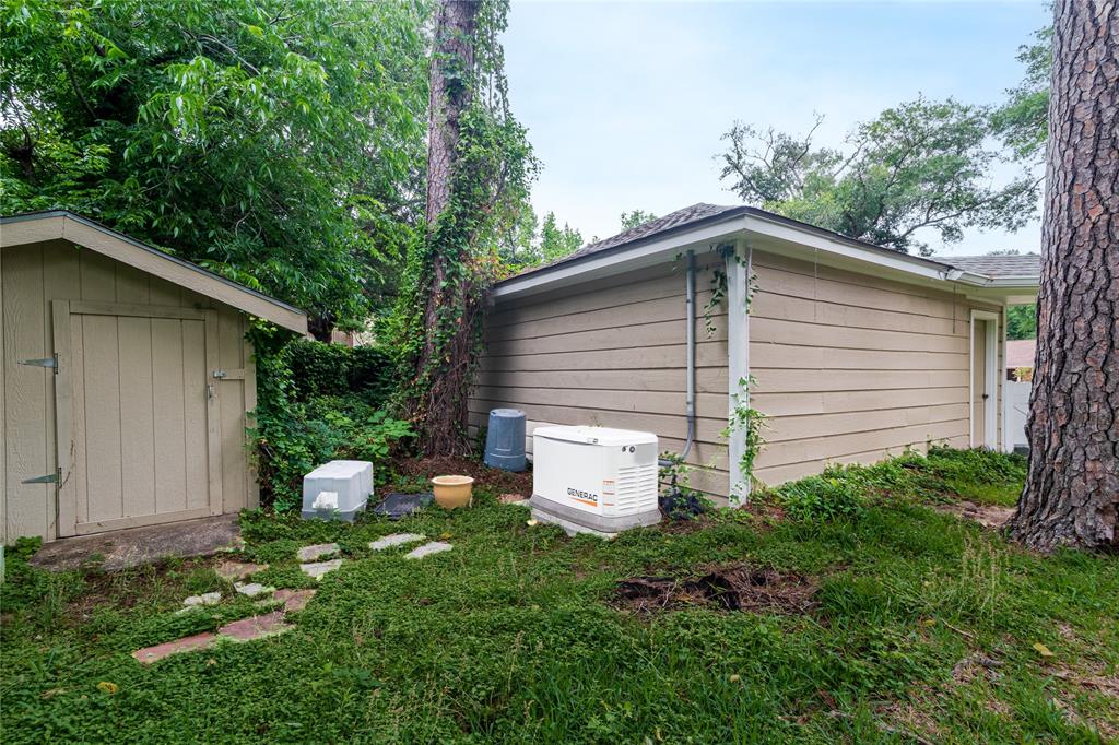228 Hickory Street, Huntsville, Texas image 40