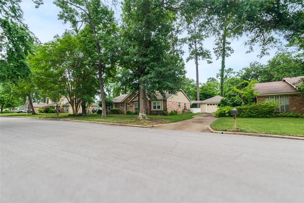 228 Hickory Street, Huntsville, Texas image 4