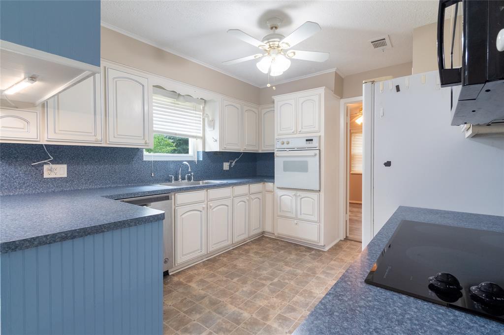 228 Hickory Street, Huntsville, Texas image 16