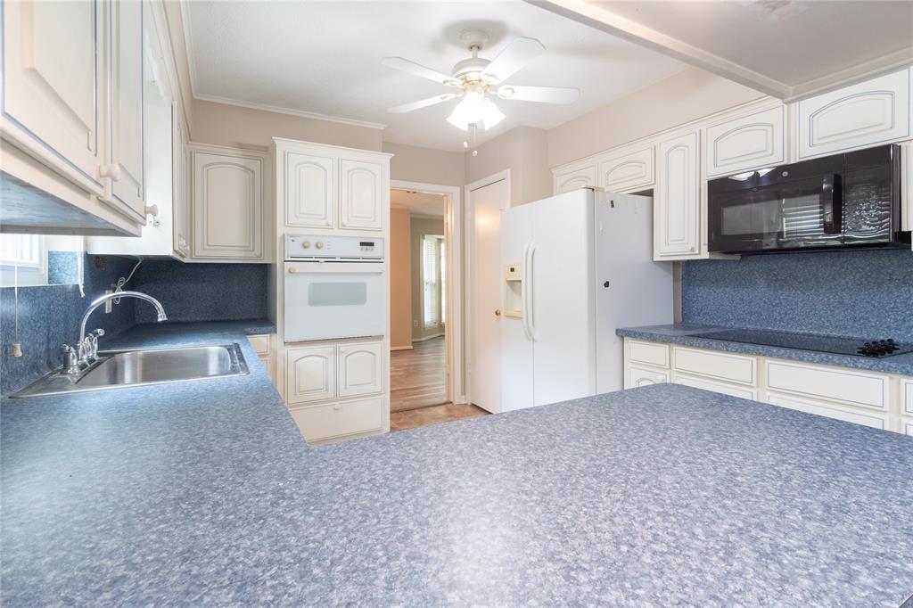 228 Hickory Street, Huntsville, Texas image 17