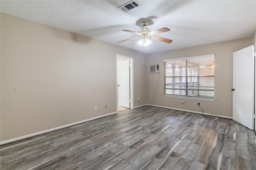 228 Hickory Street, Huntsville, Texas image 32