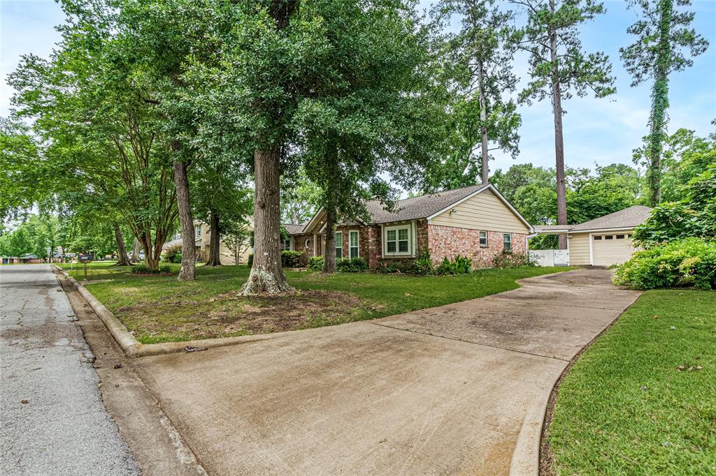 228 Hickory Street, Huntsville, Texas image 6