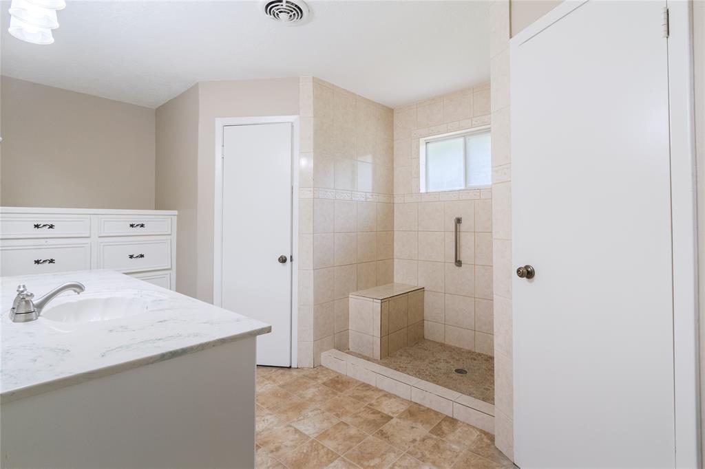 228 Hickory Street, Huntsville, Texas image 33