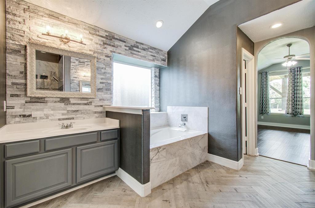 2207 Caroline Avenue, Baytown, Texas image 37