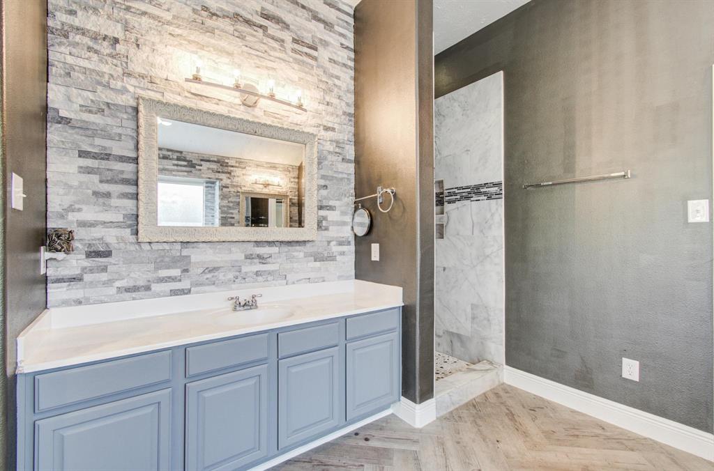2207 Caroline Avenue, Baytown, Texas image 35