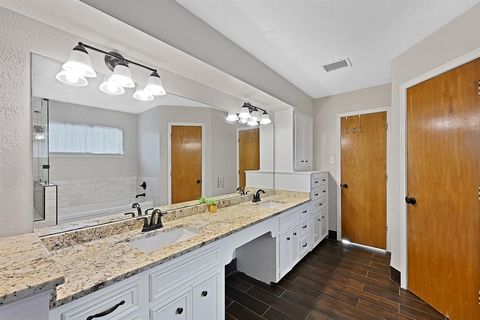 Single Family Residence in Pasadena TX 4710 Kipper Circle 6.jpg