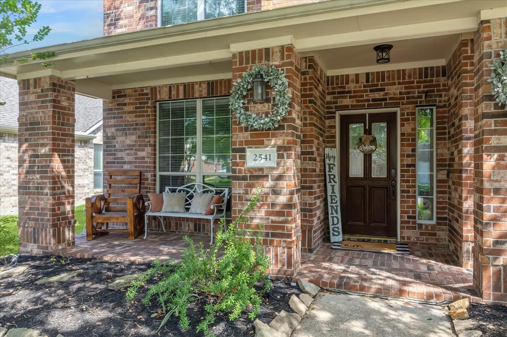 2541 Hidden Creek Drive, Pearland, Texas image 3