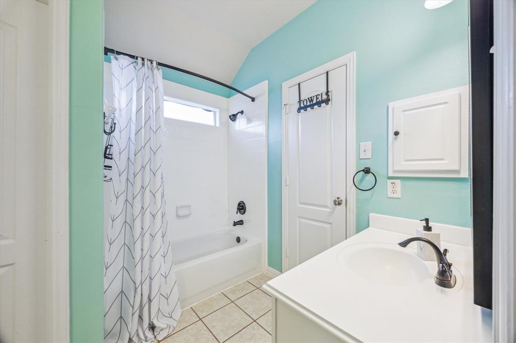 2541 Hidden Creek Drive, Pearland, Texas image 31