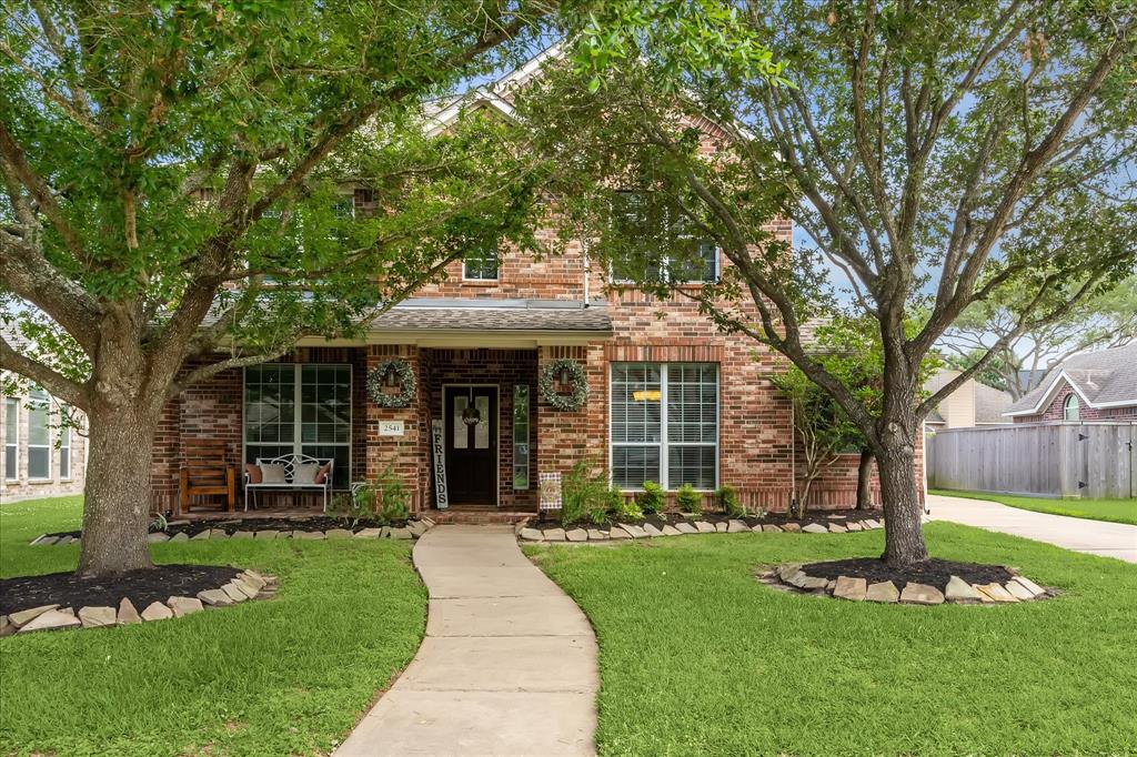 2541 Hidden Creek Drive, Pearland, Texas image 1