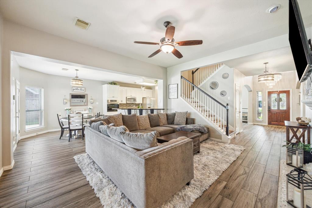 2541 Hidden Creek Drive, Pearland, Texas image 9