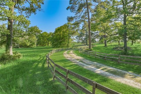 Photo of 23004 Landrum Village Drive, Montgomery, TX 77316 (MLS # 81582001)