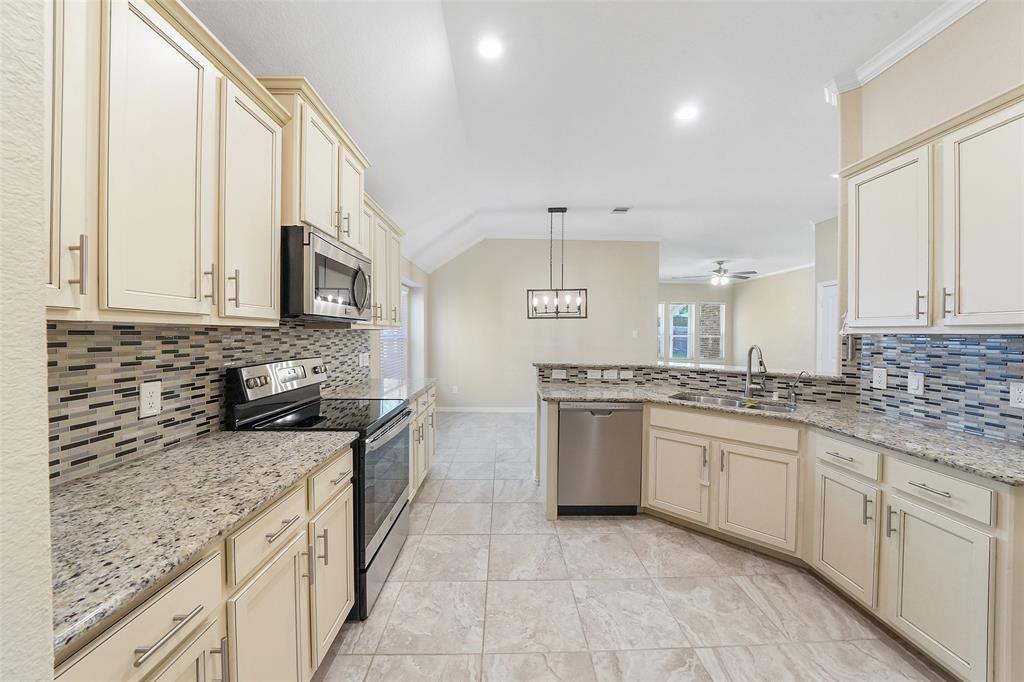2224 Buck Hollow Court, Conroe, Texas image 6