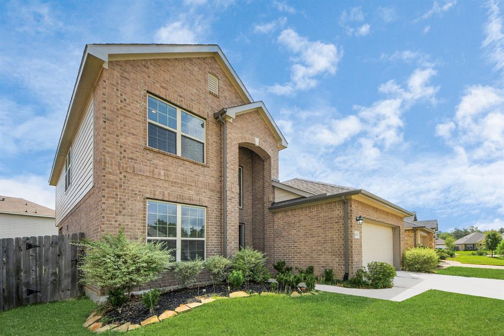 24063 Hawthorn Lakes Drive