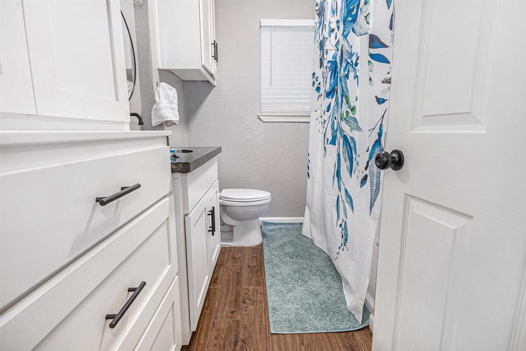 6907 N Oak Bend Drive, Alvin, Texas image 15