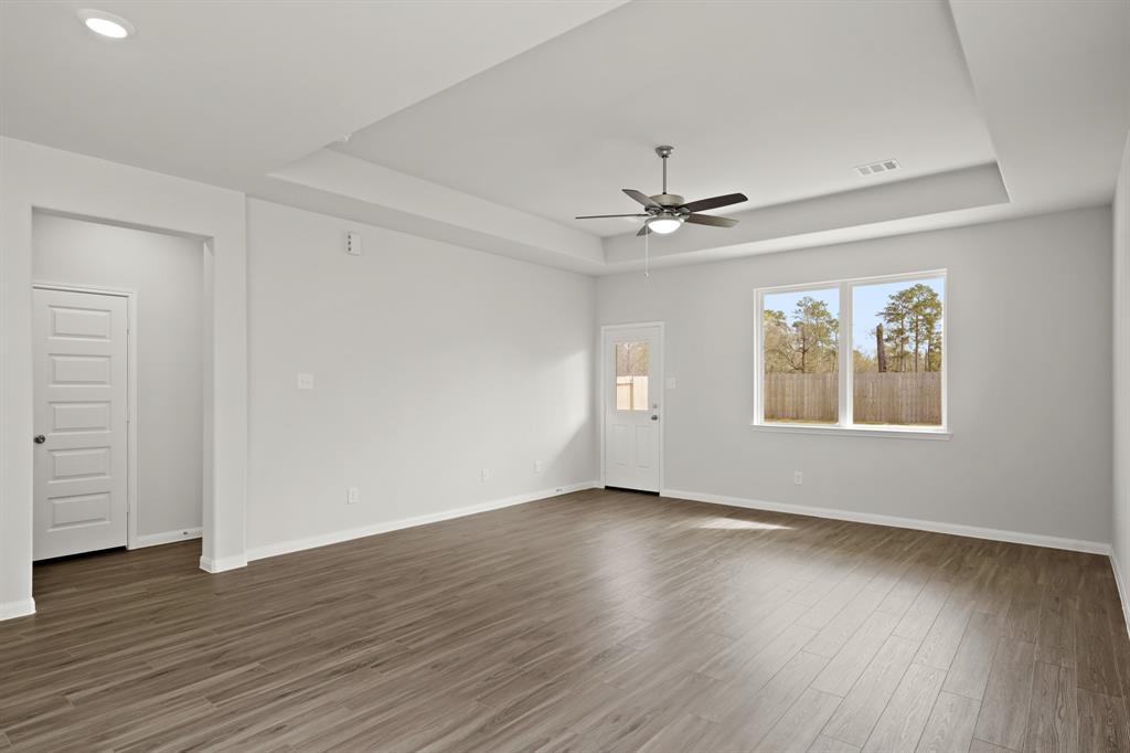 16928 Hazelnut Drive, Conroe, Texas image 6